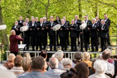 Jesienne rytmy – koncert Chóru Męskiego Echo i zespołu Mega Ton